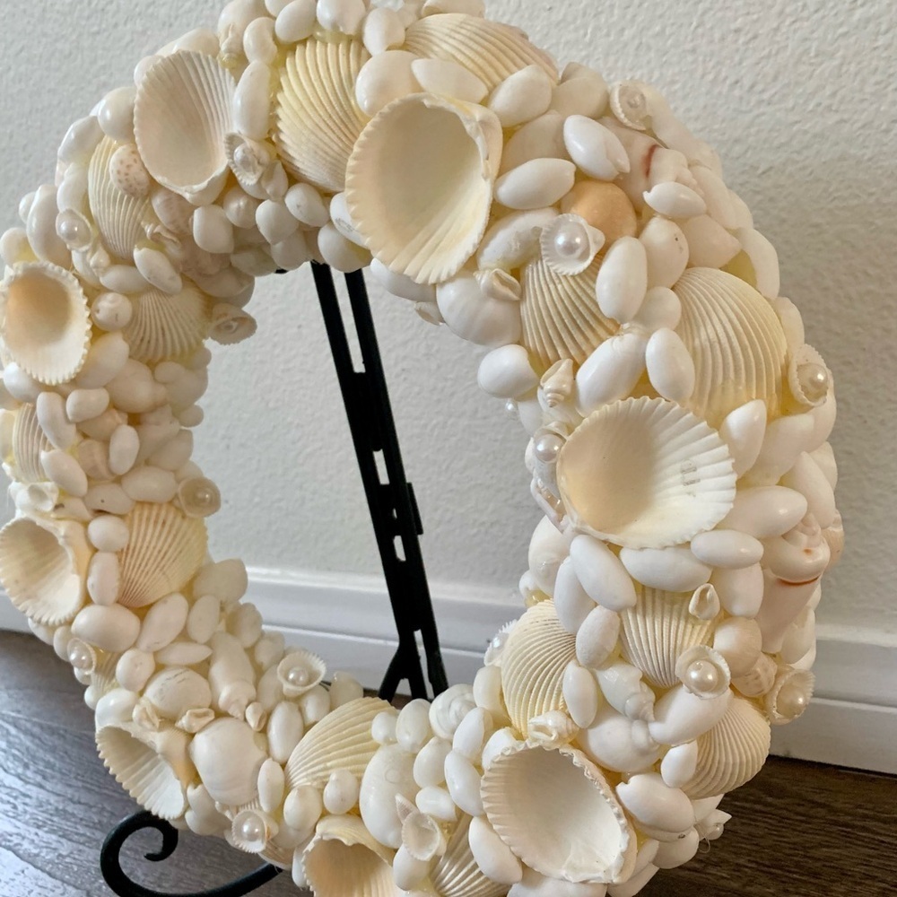 Pearline’s Seashell Wreath D 11” - Picture 5 of 13